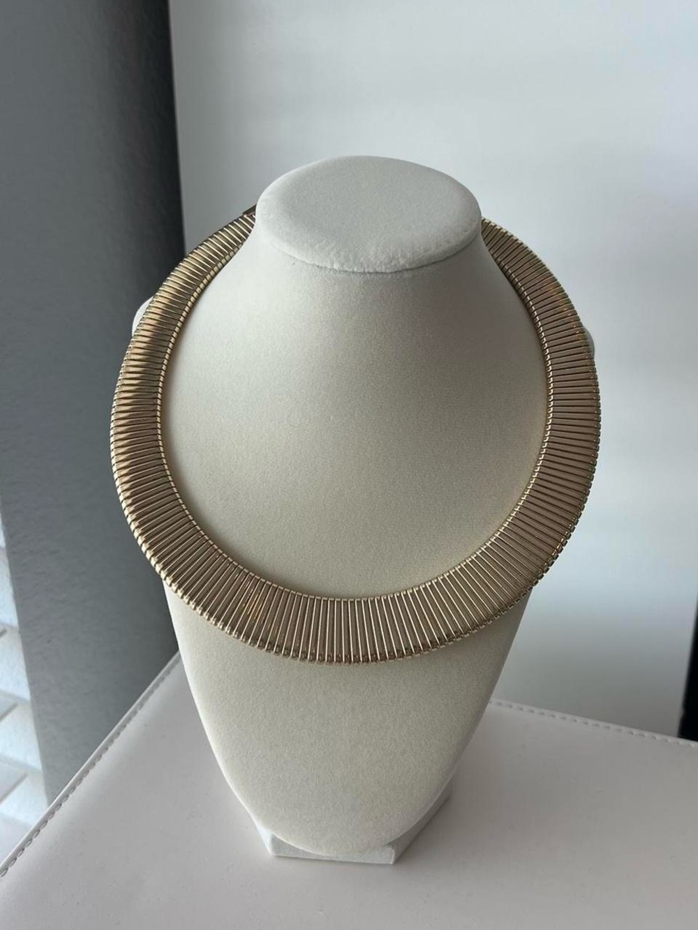 Gold Ribbed Collar Necklace - Elegant Women's Jewelry - Picture 2 of 8